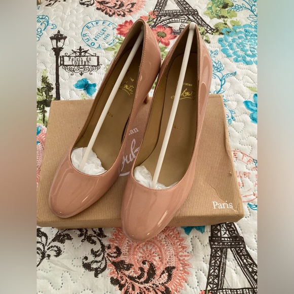 NIB Tan patent leather heels by Christian LouBoutin - Size 39. - Picture 2 of 8